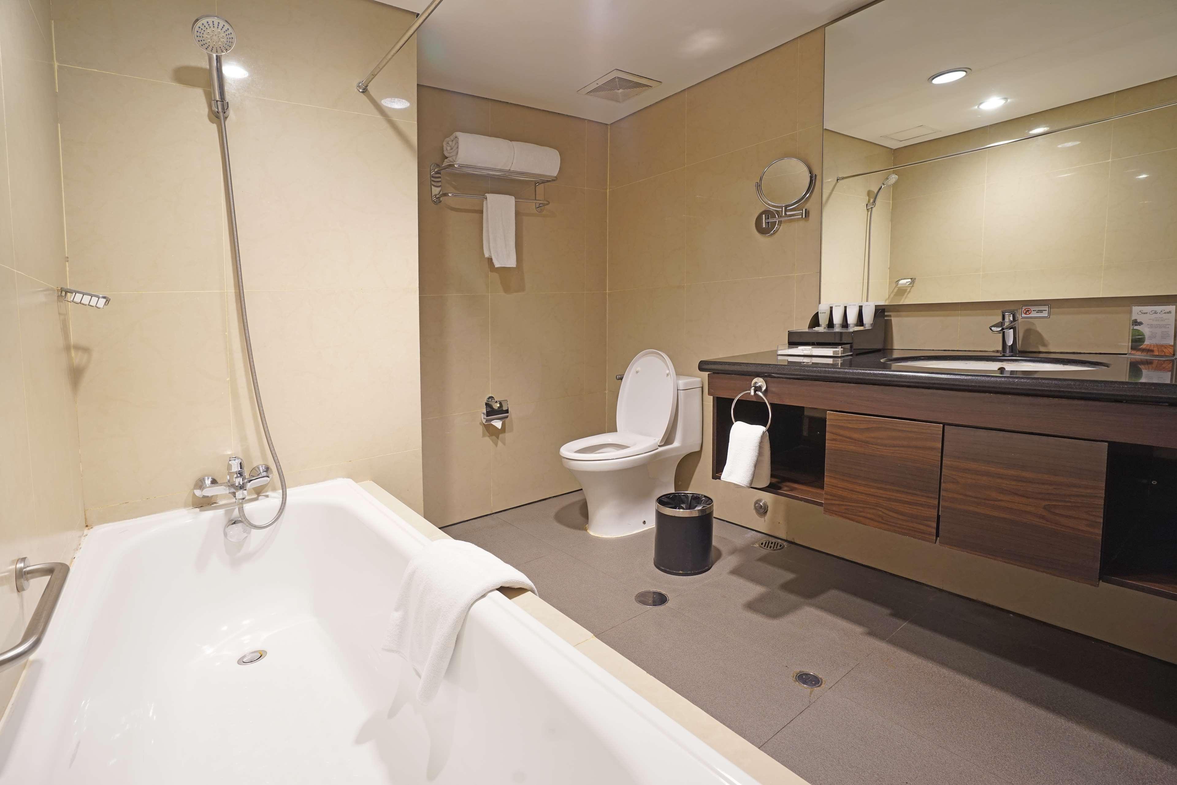 Best Western Premier The Hive Giacarta Esterno foto